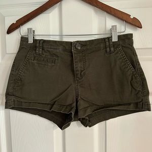 Express women’s low-rise olive green shorts, size 4, EUC.